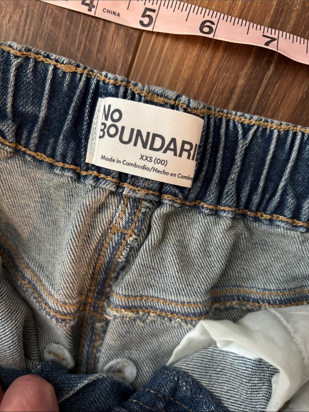 No Boundaries High Rise Baggy Wide Leg Jeans with elastic back - Picture 4 of 7